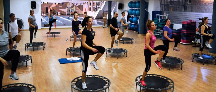 fitness jumping, jumping fitness, hubnutí, skákání na trampolíně, trampolína, trampolíny, zdraví, cvičení, trénink