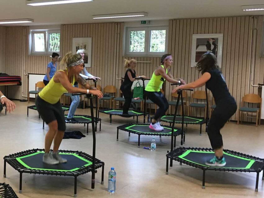 jumping fitness, skákání, trampolína, cvičení, trénink, sport, zdraví